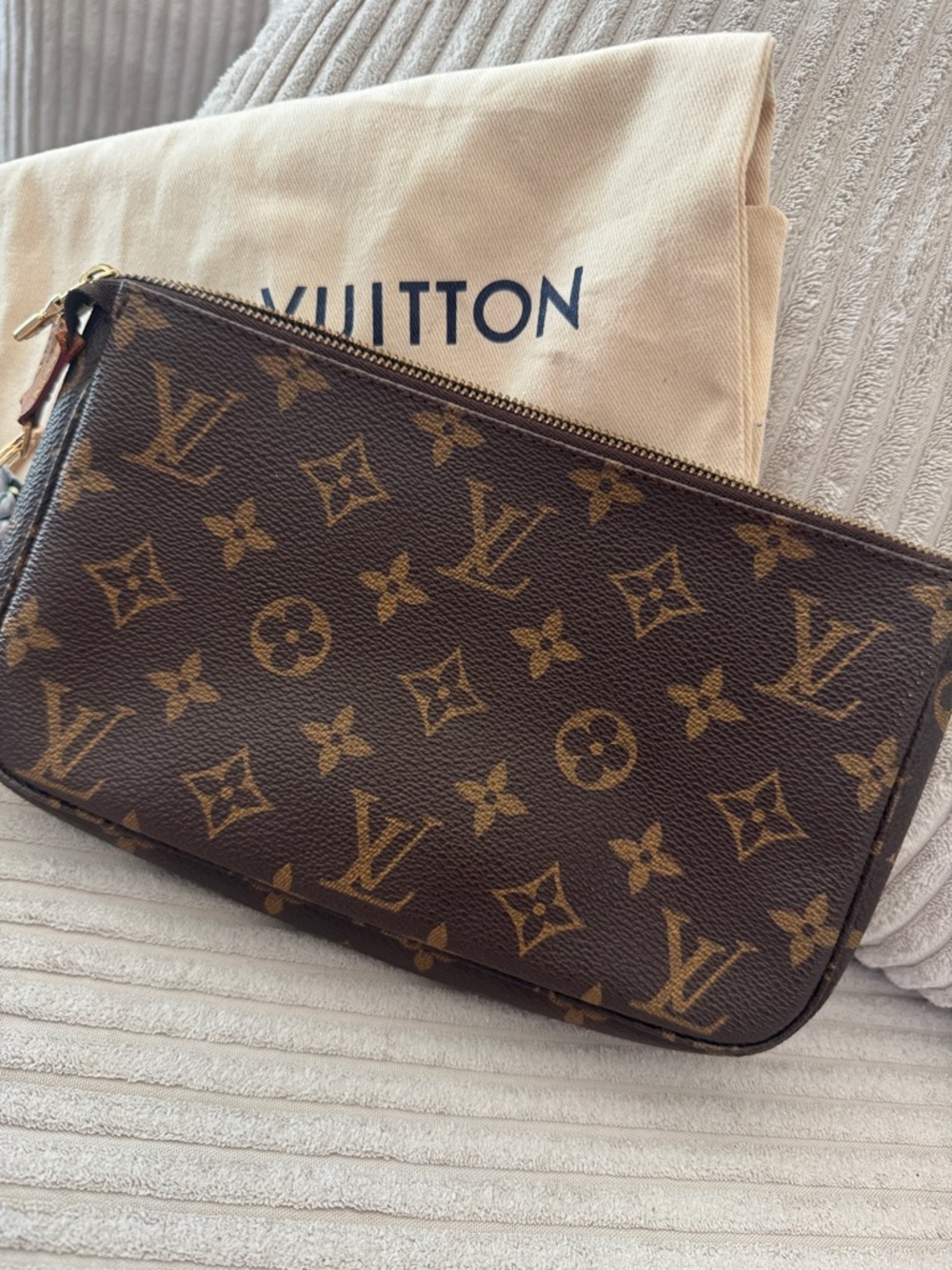 Louis Vuitton Monogram shoulder bag pouchette. - Picture 3 of 15